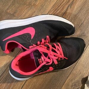 Nike Women's Black and Pink Sneakers
